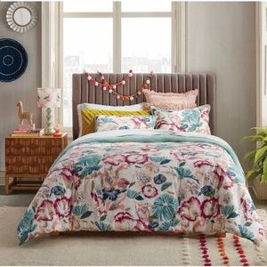 Queen Sized Floral Comforter